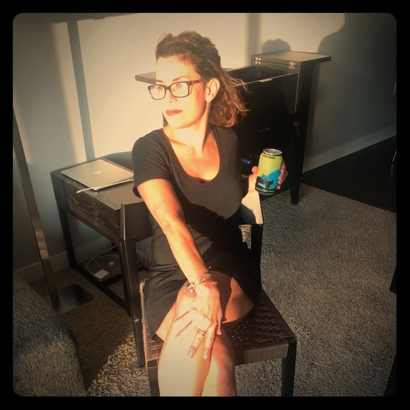 Meet your Posher, April - Picture 2 of 2